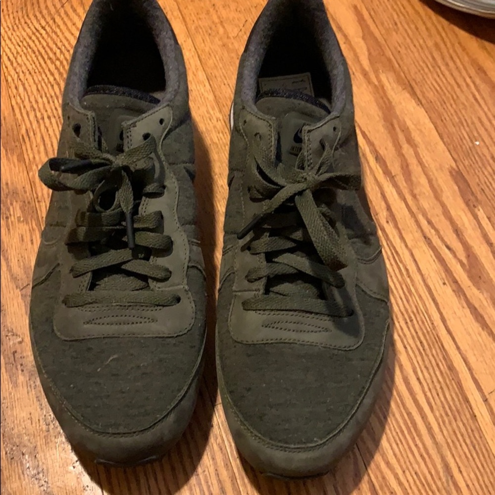 Nike Internationalist Sneakers